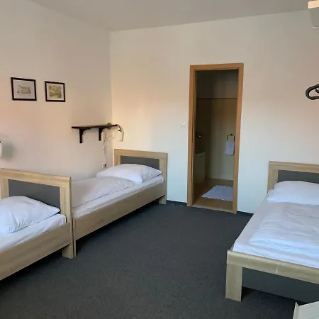 Penzion Holiday Πανσιόν Τρνάβα